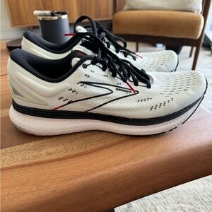 Brooks Glycerin 19 size 11 like new